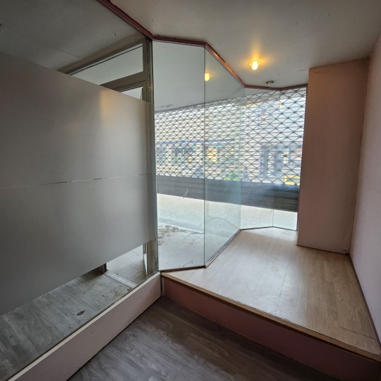  ICI-TERRAINS : Local / Bureau | BAGNOLS-SUR-CEZE (30200) | 51 m2 | 75 000 € 