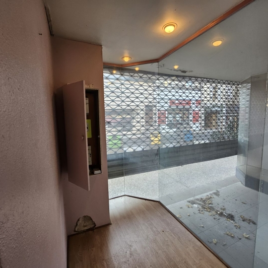  ICI-TERRAINS : Local / Bureau | BAGNOLS-SUR-CEZE (30200) | 51 m2 | 75 000 € 