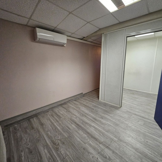  ICI-TERRAINS : Local / Bureau | BAGNOLS-SUR-CEZE (30200) | 51 m2 | 75 000 € 