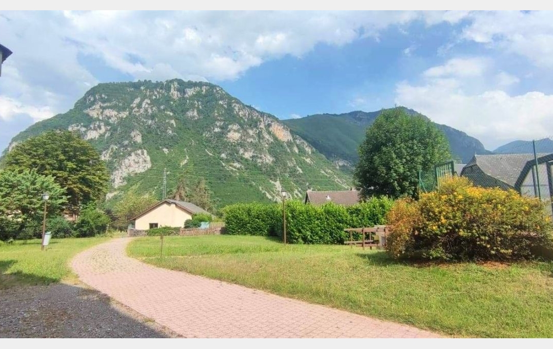 ICI-TERRAINS : Local / Bureau | BIELLE (64260) | 291 m2 | 26 500 € 